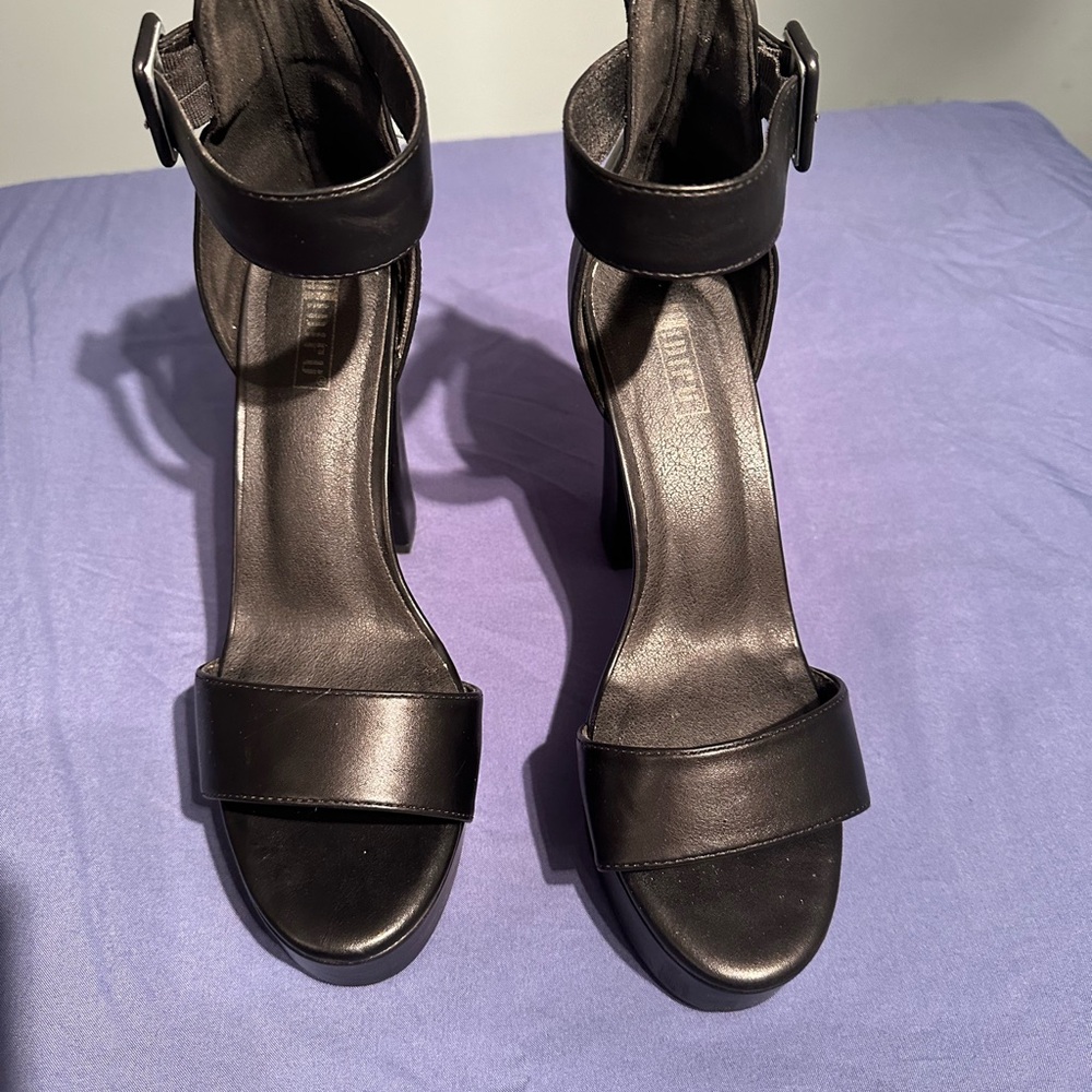 Like new but to tall for me, heel is 4”